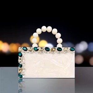 กระเป๋าถือและคลัทช์เรซิ่นสีขาวสุดหรู ดีไซน์คลาสสิก งานฝีมือประณีต พร้อมดีไซน์ทันสมัย เหมาะสำหรับงานแต่งงาน - Product Image 3