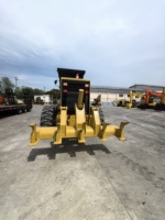 Motoniveladora CAT 140H Caterpillar con pocas horas de uso, precio económico, maquinaria de construcción en oferta.