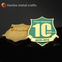 Badges et emblèmes scolaires en alliage de zinc moulé sous pression, émaillés et thermolaqués sur mesure, épingles événementielles, production de logos d'entreprise, cadeaux pour la Fête des Pères