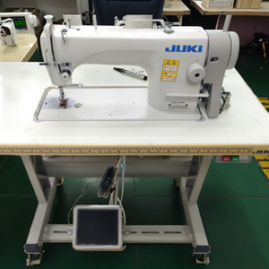 Machine à coudre industrielle à point droit haute vitesse Jukis 8700, entièrement assemblée avec table et moteur - Product Image 5