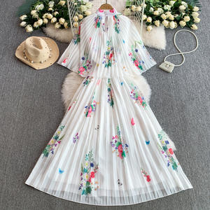 Robe Cape Imprimée Style Ethnique Digne et Élégante à Col Montant pour Femme Jupe Longue Plissée - Product Image 1