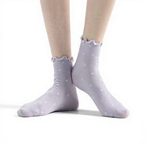 Chaussettes de cheville en coton écologiques pour femmes - Motif à pois Couleur pastel Design à volants Chaussettes quotidiennes coréennes - Kikiya - Product Image 1