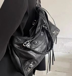 शहर की महिलाओं के लिए असली चमड़े के हाथ बैग पर्स और हैंडबैग डिजाइनर लक्जरी रिवेट मोटरसाइकिल बैग - Product Image 5