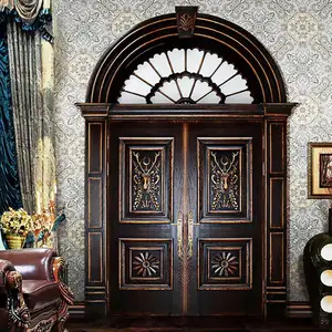 Eksterior melengkung antik ukiran kayu pintu masuk utama dengan desain Eropa ek mewah depan villa pintu utama