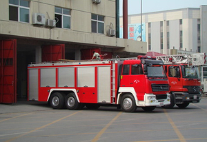 Camión de Bomberos Howo 4*2 Diésel 2025 con Tanque de Agua de 8m y Espuma de 2cbm para Rescate de Emergencia, Uso Municipal e Industrial - Product Image 4
