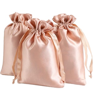 Pochette en satin de soie personnalisable avec logo, sac à cordon pour cadeaux de mariage, rangement de vêtements et de cheveux, sac en satin recyclable - Product Image 1