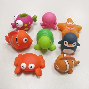 Vente en gros de jouets de <span class=keywords><strong>bain</strong></span> <span class=keywords><strong>pour</strong></span> enfants animaux de la mer requin d'un an gicler figurine cadeau <span class=keywords><strong>pour</strong></span> bébés - Product Image 1