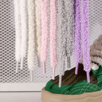 Lacets de chaussures personnalisés de haute qualité, plats, en peluche, double couche, duveteux, dentelés de 7 mm pour baskets