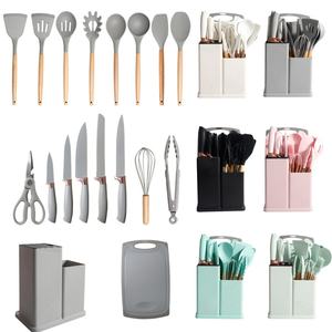 Oferta Especial: Juego de Utensilios de Cocina de 19 Piezas de Silicona con Mango de Madera, Tabla de Cortar y Cubo de Almacenamiento - Set de Gadgets de Cocina - Product Image 4