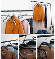 Vente en gros de pinces à vêtements en plastique antidérapantes sans trace, crochets ronds et plats, logo personnalisé, pour adultes et enfants, magasins de vêtements, vente au détail, hôtels, maison