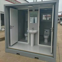 Toilettes portables en panneaux sandwich robustes, cabine de toilettes mobiles d'extérieur avec deux cabines et système de ventilation