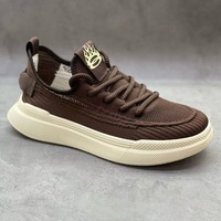 Chaussures de marche tendance pour hommes 2026 en maille respirante, ultra-légères, à semelle épaisse, antidérapantes, style rétro sportif décontracté, confortables avec fermeture chaussette