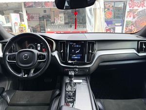 Volvo XC60 d'occasion 2018 2.0T 8AT Essence SUV AWD LHD 254HP Intérieur Propre Luxe Toit Panoramique Bien Entretenu - Product Image 5