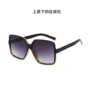 <span class=keywords><strong>Gafas</strong></span> <span class=keywords><strong>de</strong></span> <span class=keywords><strong>sol</strong></span> cuadradas <span class=keywords><strong>polarizadas</strong></span> One Piece Trendy PC para mujeres y hombres disponibles en marcos blancos transparentes y rosas - Product Image 6