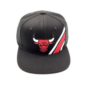 Gorra de béisbol de algodón con bordado de toro y cierre snapback - Product Image 2