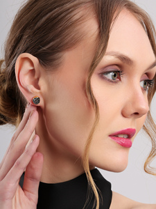 ต่างหูลาบราดอไรต์ดิบ ประดับคริสตัลธรรมชาติ  งานแฮนด์เมด  ตกแต่งด้วยทอง  ของขวัญสำหรับผู้หญิง - Product Image 3