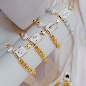 <span class=keywords><strong>Bracciale</strong></span> con perline alla moda a forma <span class=keywords><strong>di</strong></span> cuore a forma <span class=keywords><strong>di</strong></span> stella con ciondolo a forma <span class=keywords><strong>di</strong></span> stella a forma <span class=keywords><strong>di</strong></span> cuore 18k placcato in oro placcato placcato gioiello Multi-stile <span class=keywords><strong>bracciale</strong></span> da donna - Product Image 2