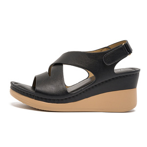 Sandales compensées noires élégantes à bout ouvert en similicuir respirant à talon moyen pour femme – Idéales pour l'été – Livraison directe - Product Image 5