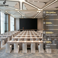 Ensemble de mobilier de bureau sur mesure pour projet de bureau tout-en-un, table de conférence et chaises pour salle de formation et salle de réunion d'hôtel