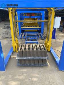 Machine à fabriquer des blocs de béton allemands QTF4-25 Video Hollow Breeze Hess la plus populaire - Product Image 3