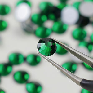 Vente en gros Non Hotfix SS10 SS12 SS16 SS20 Verre Flatback Strass Emeraude Strass <span class=keywords><strong>pour</strong></span> <span class=keywords><strong>Dents</strong></span> et Nail Art - Product Image 2