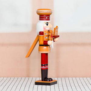 Cascanueces de Madera Chef de Jengibre de 36 cm con Detalles Pintados a Mano para Decoración de Restaurante en Navidad - Product Image 3