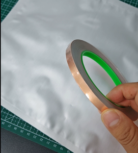 Ruban adhésif conducteur en cuivre double face, film de protection EMI en feuille de cuivre pour l'électronique - Product Image 1