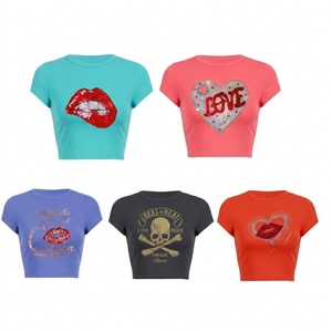 T-shirt court vintage à logo personnalisé pour femme, coupe ajustée, manches courtes, col rond, en coton et élasthanne, avec motif graphique pailleté, idéal pour l'été TKAN8113 - Product Image 1