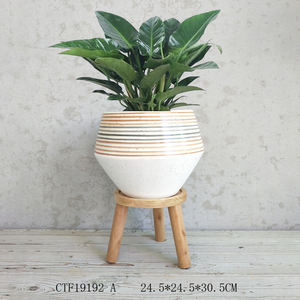 Maceta de cerámica moderna para decoración de jardín y hogar de 12 pulgadas con soporte de madera, diseño único, maceta dorada, patrón cuadrado creativo - Product Image 2