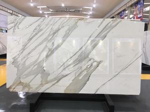 แผ่นหินอ่อนสีขาวยี่ห้อ YUANDA หินอ่อนธรรมชาติขัดเงาแบบ Honed ลายเส้นเหมือนหนังสือ สำหรับปูพื้น ผนัง หุ้มผนัง เคาน์เตอร์ และงานโครงการต่างๆ - Product Image 1