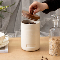 Bocal de rangement en céramique avec lettres simples personnalisées avec couvercle en bois pour la maison cuisine sel poivre thé peut stockage conteneur alimentaire idée cadeau