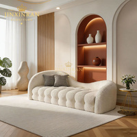 Sofá de 3 Plazas para Sala de Estar, Diseño Curvo con Respaldo Arqueado, Tapizado en Tela Bouclé Crema, Estructura de Madera y Relleno de Espuma