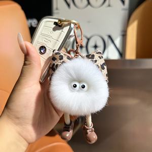 En gros Nouveau Pendentif de sac à dos en peluche doux à imprimé léopard, forme 3D avec nœud et pompon, accessoire de sac DIY, breloque de sac à main, mousqueton - Product Image 5