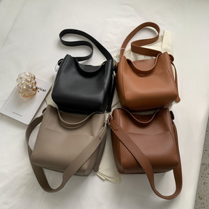 Nuevo Bolso de Hombro Tipo Cubo de Cuero Genuino de Gran Capacidad, Moderno, para Mujer, para Primavera/Verano - Product Image 6