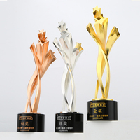 Trophée d'entreprise personnalisé en cristal de forme irrégulière, gravé et imprimé UV, respectueux de l'environnement, pour récompense de personnel lors de la réunion annuelle 2026