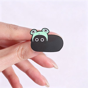 Broche en émail chat noir mignon et dodu, 3 styles : uni/chapeau de grenouille/pattes jaunes, pour décoration de sac à dos - Product Image 2