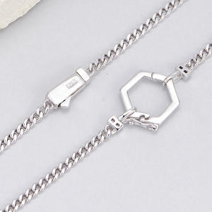 Collier avec pendentif initial personnalisé en argent sterling 925 avec zircon scintillant pour un éclat quotidien - Product Image 3