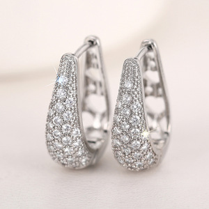 Elegante arete en forma de U para mujer, aretes pequeños y delicados, accesorios de joyería versátiles - Product Image 2