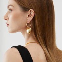 Boucles d'oreilles Big Love Statement Boucles d'oreilles en acier inoxydable plaqué or avec pendentifs en forme de cœur pour femmes
