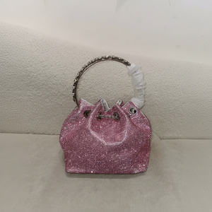 Sac de soirée élégant en forme de chat avec des strass brillants, sac de luxe pour femmes à la recherche d'un toucher de luxe - Product Image 1