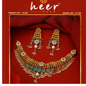 Conjunto de collar tradicional indio de oro con aretes de diseño floral, perlas colgantes y piedras verdes, joyería étnica nupcial. - Product Image 2