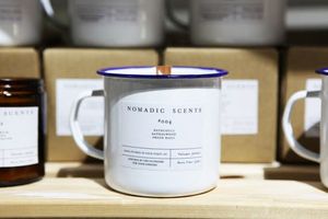 Bougie aromathérapeutique artisanale LANJO en cire de soja vintage dans un pot réutilisable en émail, durée de combustion longue durée, respectueuse de l'environnement - Product Image 5