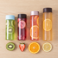 Bouteilles de thé en verre transparent minces en gros avec bouchons à vis personnalisés pour l'emballage de thé aux fleurs, d'eau citronnée et de boissons