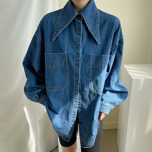<span class=keywords><strong>Camicia</strong></span> da <span class=keywords><strong>donna</strong></span> lavata <span class=keywords><strong>con</strong></span> tasche grandi, vestibilità regolare, monopetto, <span class=keywords><strong>colletto</strong></span> a risvolto, stile retrò, ecologica, nuova collezione autunno 2026 - Vendita all'ingrosso - Product Image 1