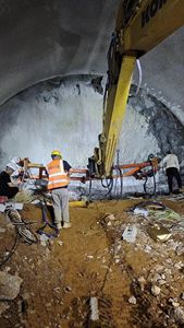 Máy khoan đá đa mũi Dingli chạy bằng động cơ diesel, lắp trên máy xúc, dùng để khoan lõi đường hầm đường cao tốc - Product Image 5