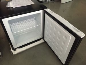 32L High Quality Electric Energy Saving Small Under Counter Mini Deep Freezer for Household & Hotel Use 1-Year Warranty DSD-40D6 - Product Image 2