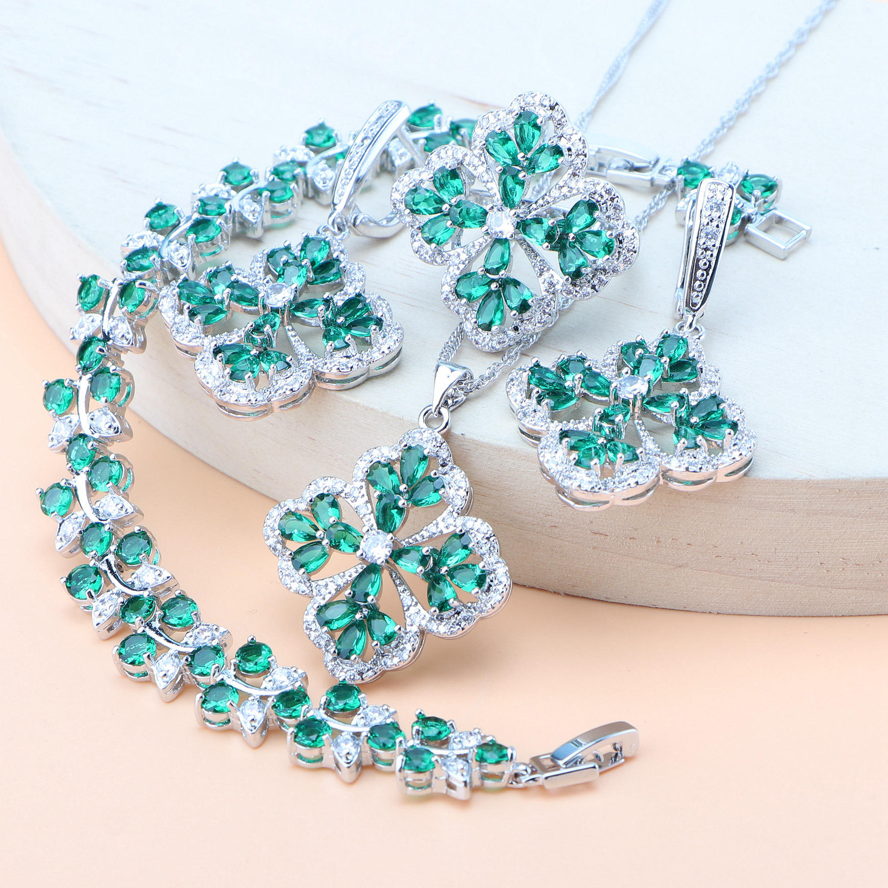 สีเขียว