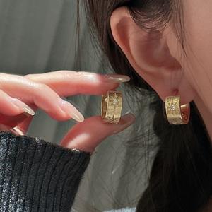 Boucles d'oreilles pendantes en argent pur S925, simples et élégantes, au tempérament français, à rayures, pour l'automne et l'hiver, étoile à six branches - Product Image 2