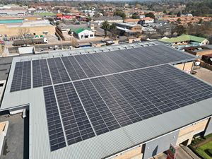 Pannello Solare Yangtze 700W Tutto Nero con Funzione di Potenza Massima che Offre Energia Elegante e Affidabile per Decenni di Uso Domestico - Product Image 4