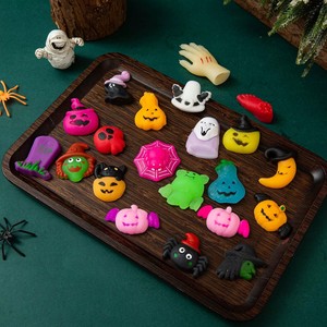Jouets Mochi Squishy CHENXI Thème Halloween Mignons Kawaii Mini Doux Anti-stress à Presser Fantôme Chauve-souris Unisexe 6-9g Jouet de Décompression - Product Image 1